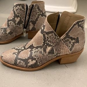 Shoes VINCE CAMUTO size 7